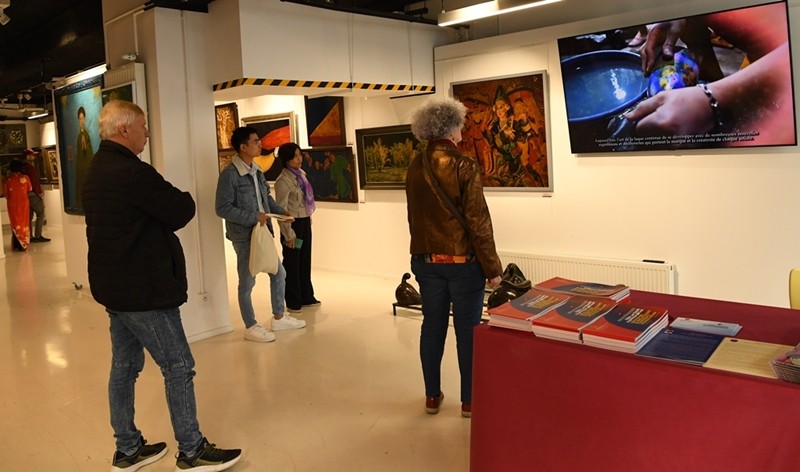 Vietnamese Lacquer Art Captivates Audiences in Paris Vietnamese Lacquer Art Captivates Audiences in Paris