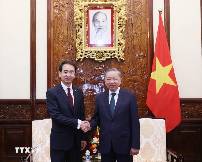 Tổng Bí thư, Chủ tịch nước Tô Lâm tiếp xã giao Đại sứ Trung Quốc Hà Vĩ Tổng Bí thư, Chủ tịch nước Tô Lâm tiếp xã giao Đại sứ Trung Quốc Hà Vĩ