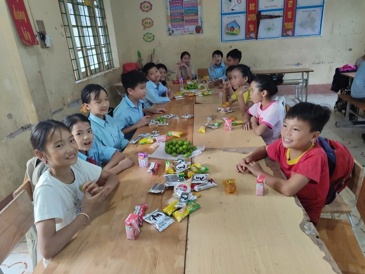 Tết Trung thu ấm áp của trẻ em vùng lũ Tết Trung thu ấm áp của trẻ em vùng lũ
