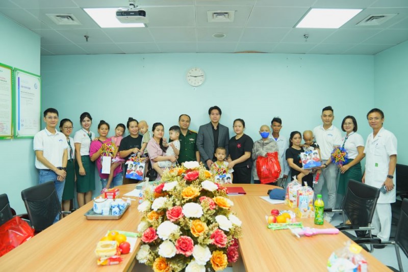 Bệnh nhi BV TWQĐ 108 nhận quà yêu thương từ Hito Việt Nam Bệnh nhi BV TWQĐ 108 nhận quà yêu thương từ Hito Việt Nam