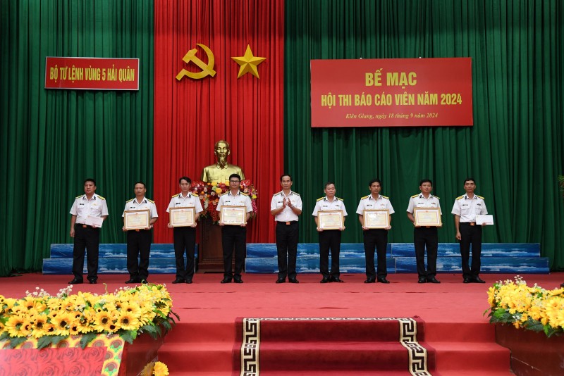 Bộ Tư lệnh Vùng 5 Hải quân: nâng cao chất lượng đội ngũ báo cáo viên tuyên truyền biển, đảo Bộ Tư lệnh Vùng 5 Hải quân: nâng cao chất lượng đội ngũ báo cáo viên tuyên truyền biển, đảo