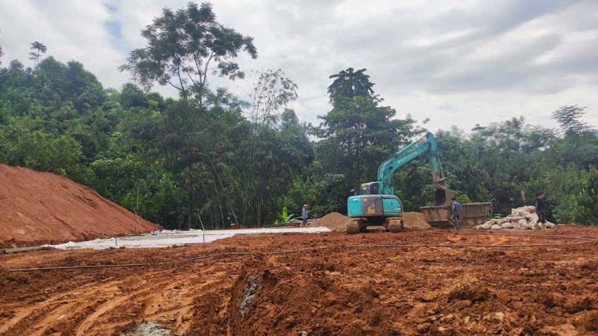 Khu nhà tạm cho người dân thôn Làng Nủ đang được gấp rút xây dựng. Khu nhà tạm cho người dân thôn Làng Nủ đang được gấp rút xây dựng.