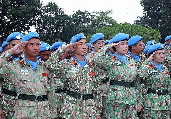 The Engineering Unit Rotation 3 and the Level-2 Field Hospital Rotation 6 pay tribute to fallen soldiers at the Heroic Martyrs' Monument in Hanoi. (Photo: VNA) The Engineering Unit Rotation 3 and the Level-2 Field Hospital Rotation 6 pay tribute to fallen soldiers at the Heroic Martyrs' Monument in Hanoi. (Photo: VNA)