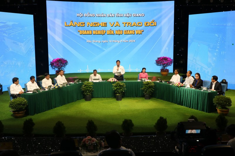 Hậu Giang tập trung tháo gỡ “điểm nghẽn”, tạo môi trường thuận lợi thu hút đầu tư Hậu Giang tập trung tháo gỡ “điểm nghẽn”, tạo môi trường thuận lợi thu hút đầu tư