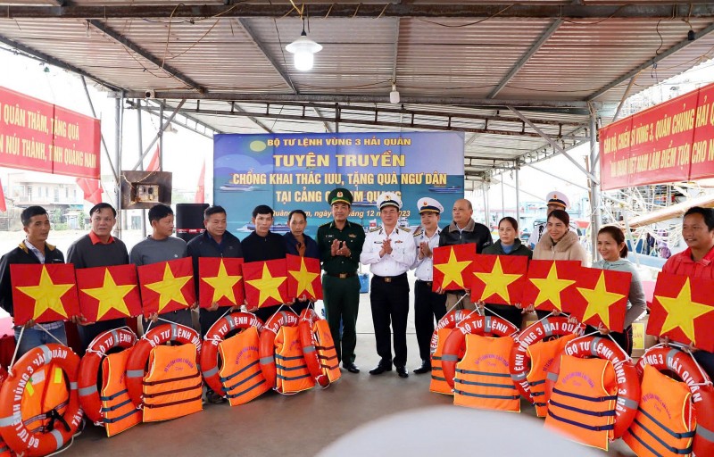 Vùng 3 Hải quân: Đổi mới công tác thi đua khen thưởng và phong trào thi đua quyết thắng Vùng 3 Hải quân: Đổi mới công tác thi đua khen thưởng và phong trào thi đua quyết thắng