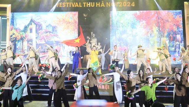 Một tiết mục biểu diễn văn nghệ trong lễ khai mạc (Ảnh: T.L). Một tiết mục biểu diễn văn nghệ trong lễ khai mạc (Ảnh: T.L).