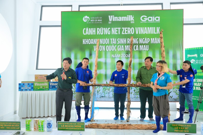 Ông Lê Văn Sử - Phó chủ tịch UBND tỉnh Cà Mau - chia sẻ thêm thông tin về các dự án khoanh nuôi tái sinh tự nhiên rừng. Ông Lê Văn Sử - Phó chủ tịch UBND tỉnh Cà Mau - chia sẻ thêm thông tin về các dự án khoanh nuôi tái sinh tự nhiên rừng.