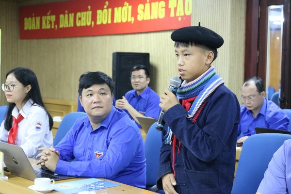 Em Thào Mí Phềnh, đến từ huyện Mèo Vạc, tỉnh Hà Giang chia sẻ cảm xúc khi lần đầu tiên được tham dự phiên họp giả định Quốc hội trẻ em lần thứ II, năm 2024 Em Thào Mí Phềnh, đến từ huyện Mèo Vạc, tỉnh Hà Giang chia sẻ cảm xúc khi lần đầu tiên được tham dự phiên họp giả định Quốc hội trẻ em lần thứ II, năm 2024
