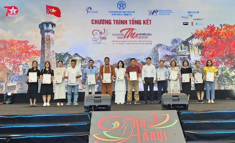 Festival Thu Hà Nội lần thứ 2: Quyên góp gần 300 triệu đồng ủng hộ đồng bào bị lũ lụt Festival Thu Hà Nội lần thứ 2: Quyên góp gần 300 triệu đồng ủng hộ đồng bào bị lũ lụt