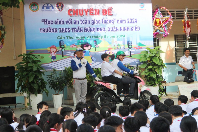 Phối hợp tuyên truyền an toàn giao thông cho học sinh THCS ở Cần Thơ Phối hợp tuyên truyền an toàn giao thông cho học sinh THCS ở Cần Thơ