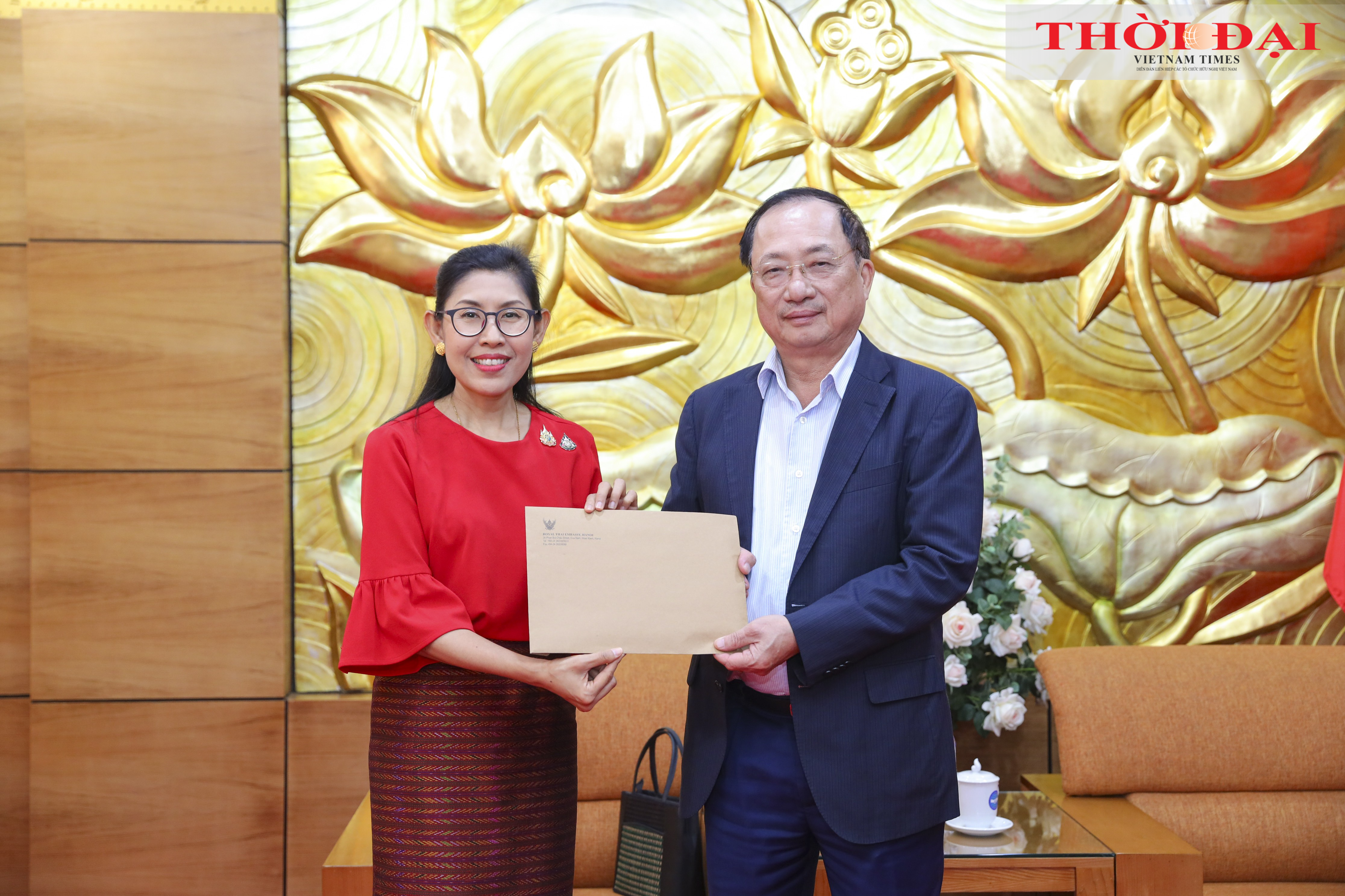 Đại sứ quán Thái Lan tại Việt Nam đóng góp 50.000 baht hỗ trợ Hội hữu nghị Việt Nam - Thái Lan Đại sứ quán Thái Lan tại Việt Nam đóng góp 50.000 baht hỗ trợ Hội hữu nghị Việt Nam - Thái Lan