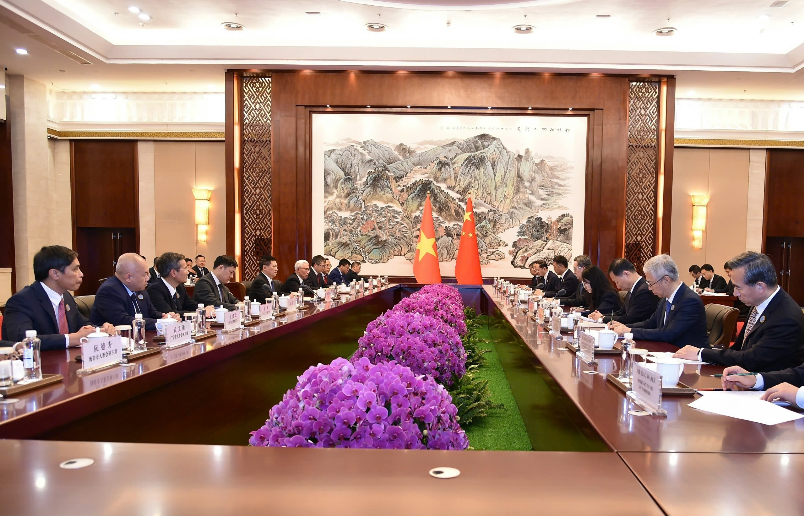 Tích cực hiện thực hóa và cụ thể hóa các thỏa thuận và nhận thức chung cấp cao hai nước Việt Nam - Trung Quốc Tích cực hiện thực hóa và cụ thể hóa các thỏa thuận và nhận thức chung cấp cao hai nước Việt Nam - Trung Quốc