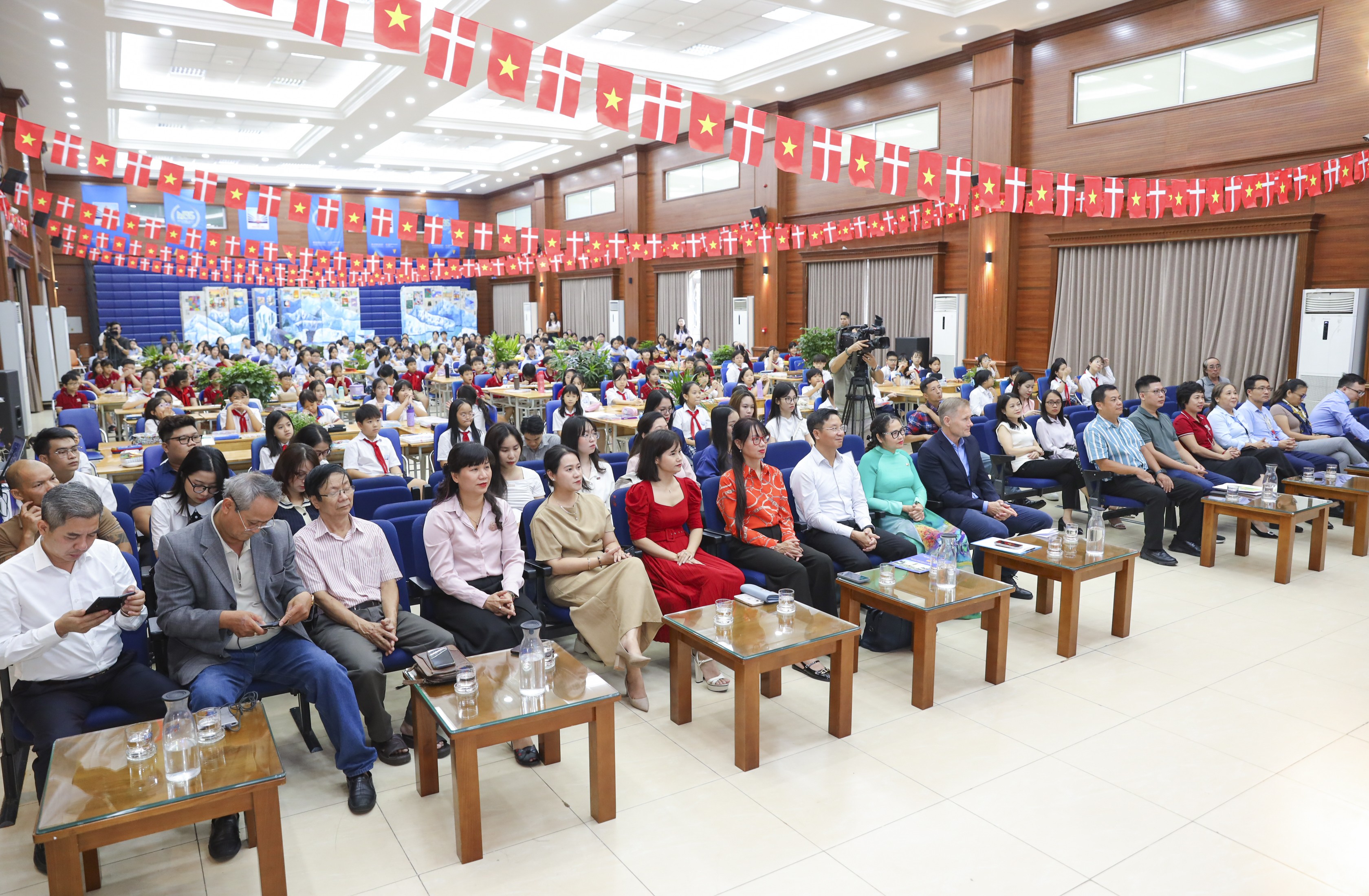Vẽ nên những ý tưởng xanh cho tương lai Việt Nam - Đan Mạch Đan Mạch - Việt Nam: chắp cánh ý tưởng bảo vệ hành tinh xanh