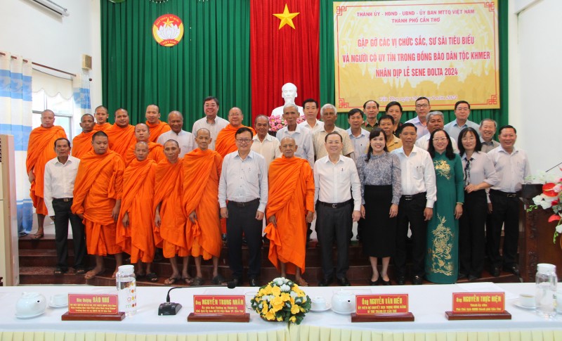 Gặp gỡ các vị chức sắc, sư sãi tiêu biểu dân tộc Khmer nhân dịp lễ Sene Đolta 2024 Gặp gỡ các vị chức sắc, sư sãi tiêu biểu dân tộc Khmer nhân dịp lễ Sene Đolta 2024