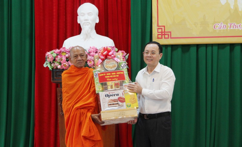 Gặp gỡ các vị chức sắc, sư sãi tiêu biểu dân tộc Khmer nhân dịp lễ Sene Đolta 2024 Gặp gỡ các vị chức sắc, sư sãi tiêu biểu dân tộc Khmer nhân dịp lễ Sene Đolta 2024
