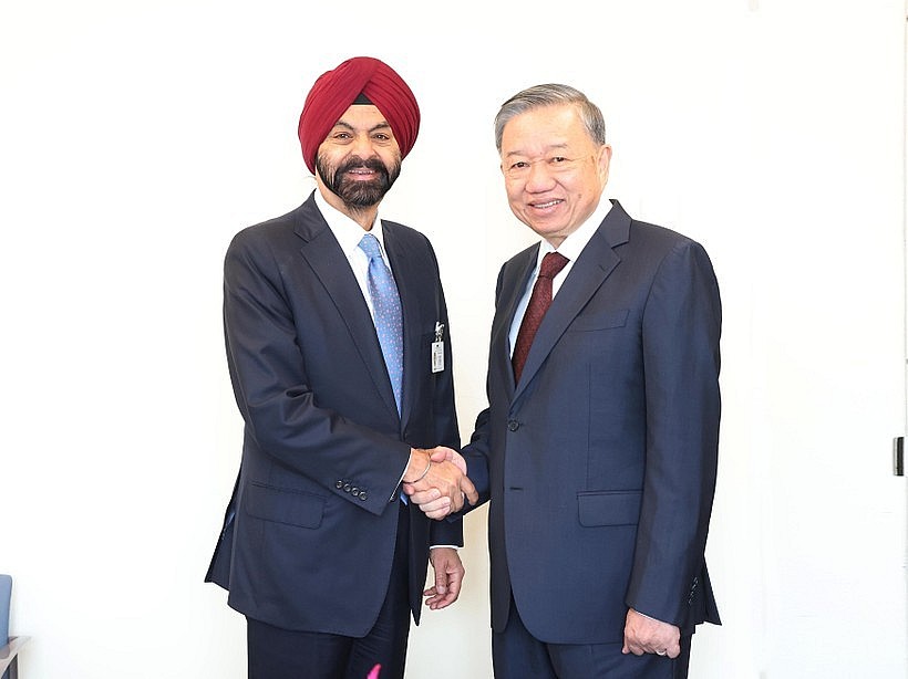 Party General Secretary and State President To Lam (R) and WB President Ajay Banga (Photo: VNA) Party General Secretary and State President To Lam (R) and WB President Ajay Banga (Photo: VNA)