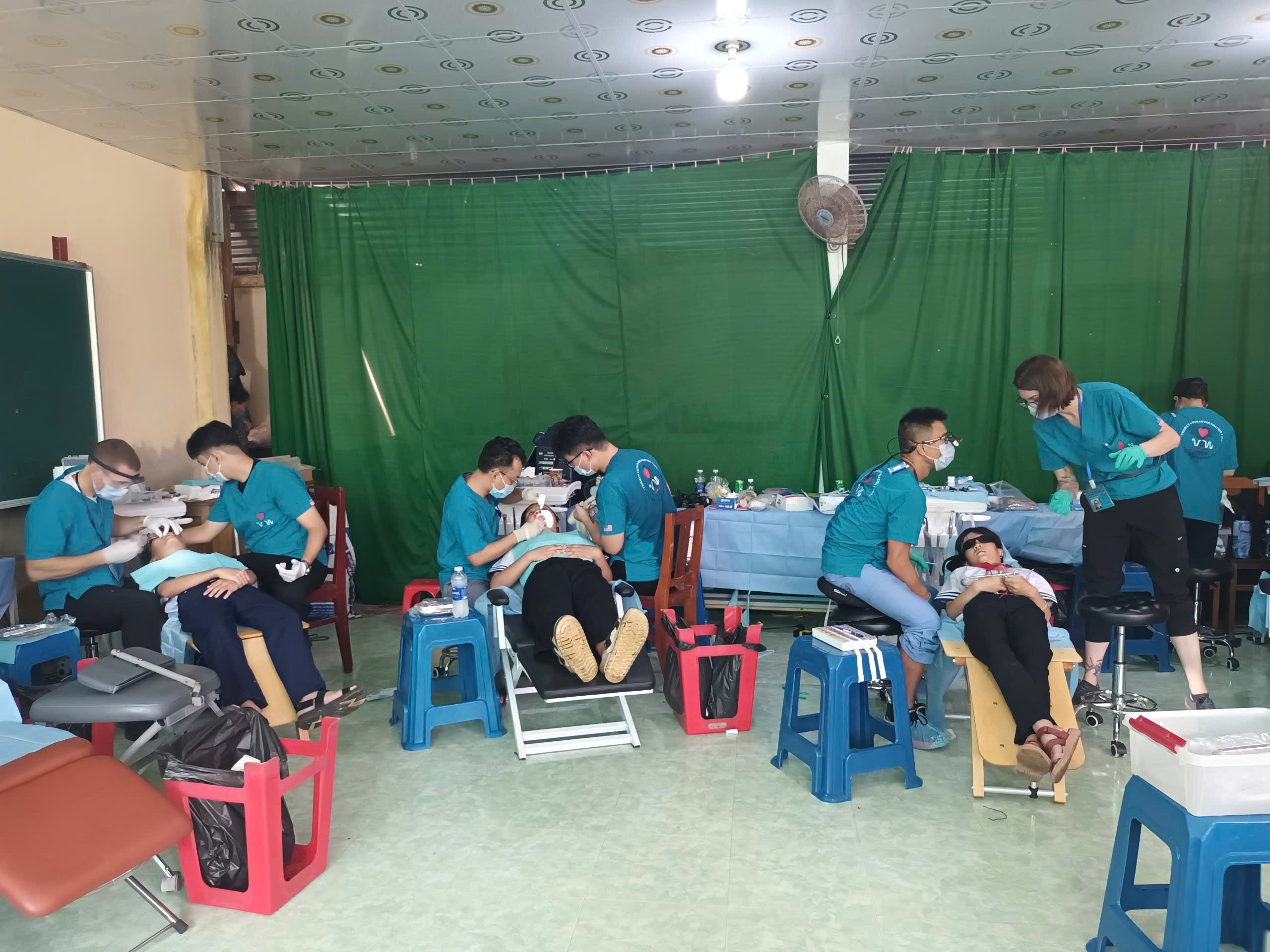 PVF khám chữa bệnh nhân đạo, tặng học bổng cho học sinh nghèo tỉnh Bến Tre PVF khám chữa bệnh nhân đạo, tặng học bổng cho học sinh nghèo tỉnh Bến Tre