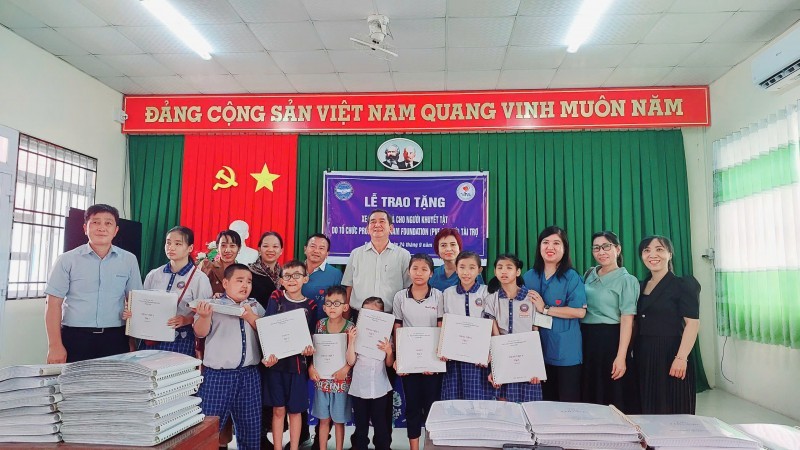 People, Children with Disabilities in Soc Trang Received Much-needed Gifts People, Children with Disabilities in Soc Trang Received Much-needed Gifts