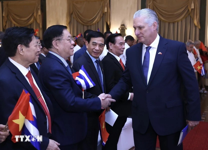 Bí thư thứ nhất Đảng Cộng sản Cuba, Chủ tịch Cuba Miguel Diaz Canel Bermudez đến dự buổi gặp gỡ. (Ảnh: TTXVN) Bí thư thứ nhất Đảng Cộng sản Cuba, Chủ tịch Cuba Miguel Diaz Canel Bermudez đến dự buổi gặp gỡ. (Ảnh: TTXVN)