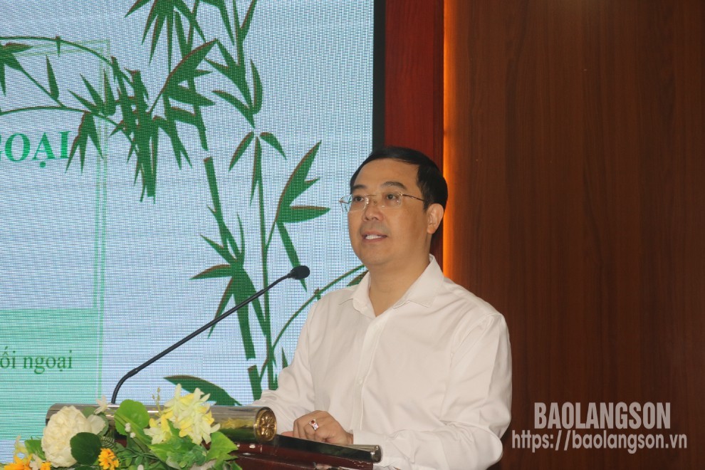 Báo cáo viên Bộ thông tin và Truyền thông truyền đạt chuyên đề tại hội nghị ở Lạng Sơn. (Ảnh: Báo Lạng Sơn) Báo cáo viên Bộ thông tin và Truyền thông truyền đạt chuyên đề tại hội nghị ở Lạng Sơn. (Ảnh: Báo Lạng Sơn)