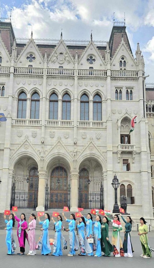 Vietnamese Ao Dai Heritage Club in Europe Established Vietnamese Ao Dai Heritage Club in Europe Established