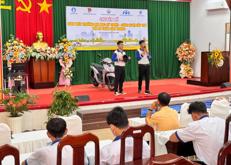 Hướng dẫn kỹ năng tham gia giao thông an toàn cho sinh viên tại Cần Thơ Hướng dẫn kỹ năng tham gia giao thông an toàn cho sinh viên tại Cần Thơ