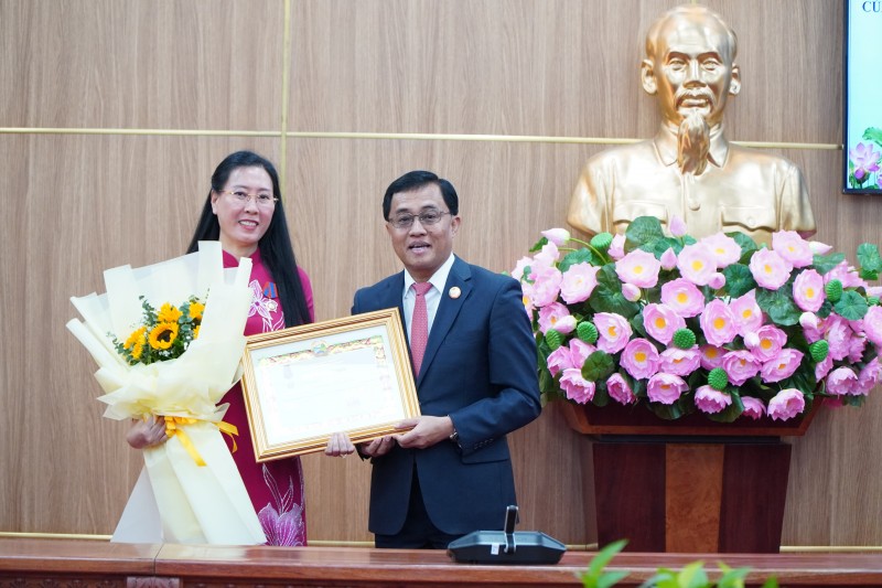 Nhà nước Lào trao tặng Huân chương cho 1 tập thể và 3 cá nhân của tỉnh Quảng Ngãi Nhà nước Lào trao tặng Huân chương cho 1 tập thể và 3 cá nhân của tỉnh Quảng Ngãi