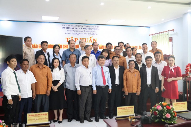 Bồi dưỡng nghiệp vụ báo chí cho cán bộ 4 tỉnh Nam Lào Bồi dưỡng nghiệp vụ báo chí cho cán bộ 4 tỉnh Nam Lào