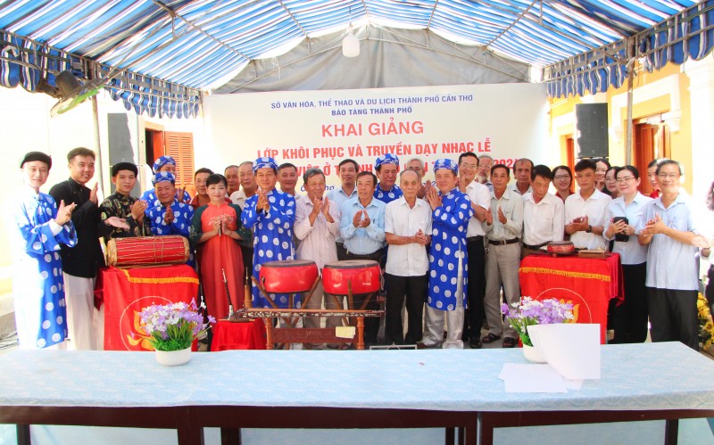 Khôi phục và truyền dạy Nhạc lễ của người Việt ở thành phố Cần Thơ Khôi phục và truyền dạy Nhạc lễ của người Việt ở thành phố Cần Thơ