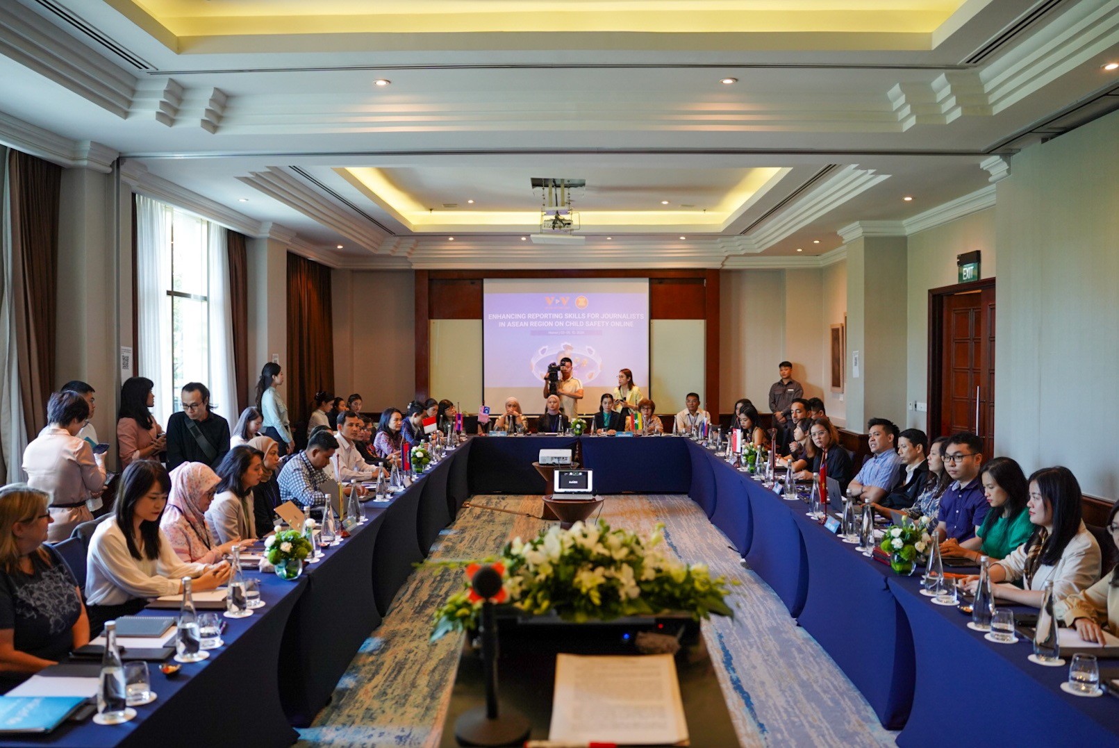 Nâng cao kỹ năng đưa tin cho 30 phóng viên ASEAN về bảo vệ trẻ em trên môi trường mạng Nâng cao kỹ năng đưa tin cho 30 phóng viên ASEAN về bảo vệ trẻ em trên môi trường mạng