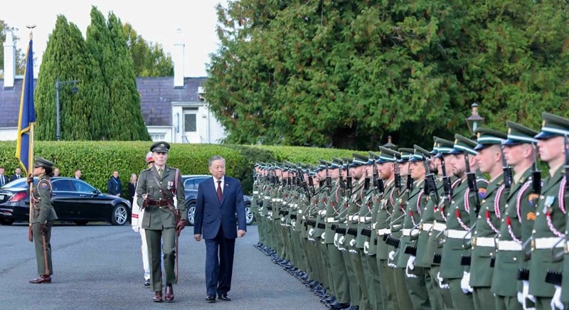 Tổng thống Ireland ca ngợi vai trò quan trọng và tích cực của Việt Nam trong an ninh khu vực Tổng thống Ireland ca ngợi vai trò quan trọng và tích cực của Việt Nam trong an ninh khu vực
