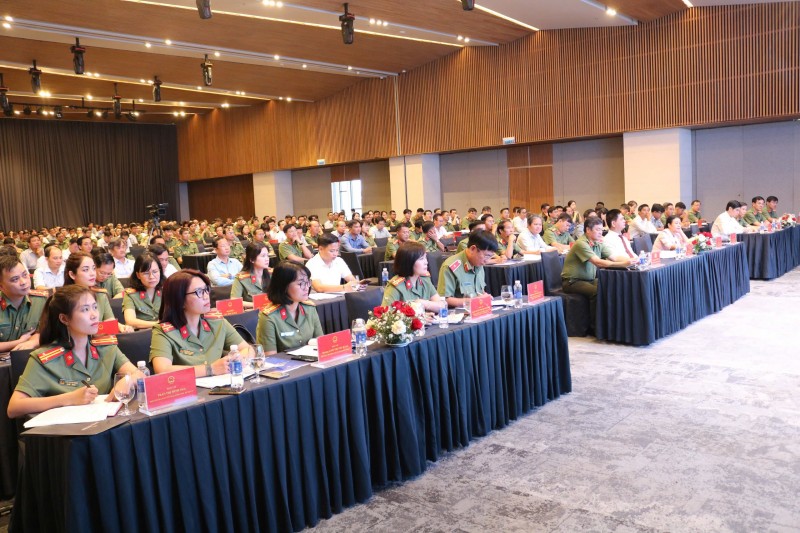Gắn kết chặt chẽ công tác nhân quyền từ Trung ương đến địa phương Gắn kết chặt chẽ công tác nhân quyền từ Trung ương đến địa phương