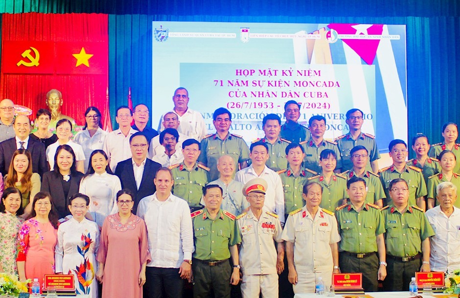 Tình hữu nghị Việt Nam - Cuba là tấm gương trong quan hệ quốc tế và ngoại giao nhân dân Tình hữu nghị Việt Nam - Cuba là tấm gương trong quan hệ quốc tế và ngoại giao nhân dân