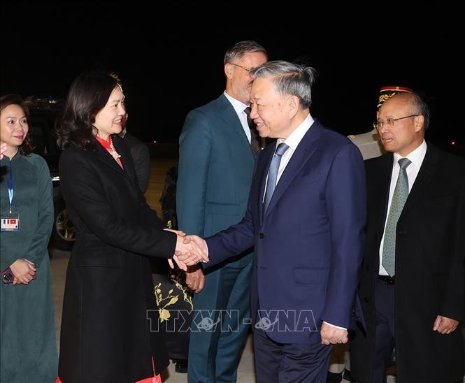 Tổng Bí thư, Chủ tịch nước Tô Lâm bắt đầu tham dự Hội nghị cấp cao Pháp ngữ lần thứ 19 và thăm chính thức Pháp Tổng Bí thư, Chủ tịch nước Tô Lâm bắt đầu tham dự Hội nghị cấp cao Pháp ngữ lần thứ 19 và thăm chính thức Pháp