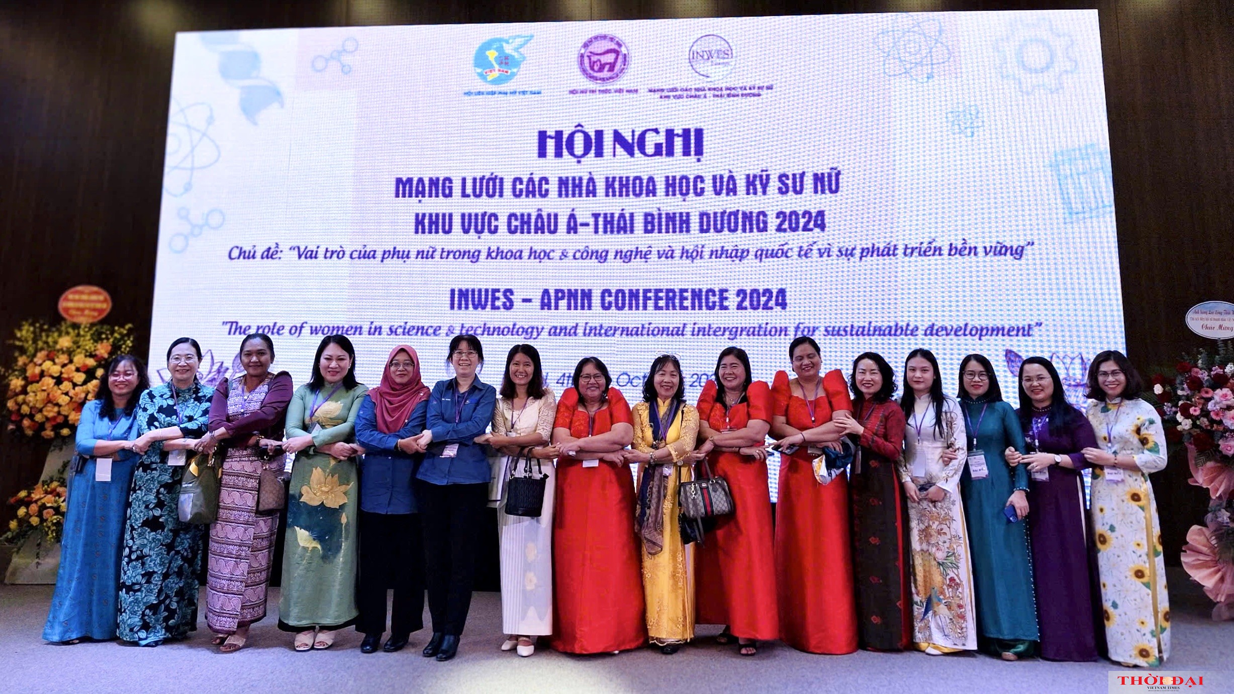 Các đại biểu tham dự hội nghị chụp ảnh lưu niệm. Các đại biểu tham dự hội nghị chụp ảnh lưu niệm.