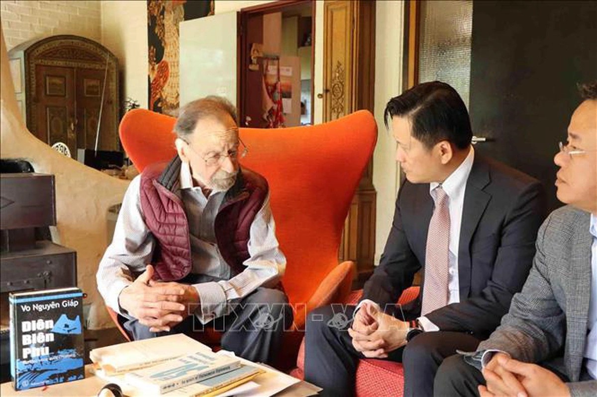 Việt Nam tri ân cố Giáo sư Jean Salmon, nhà khoa học luật quốc tế uyên thâm Việt Nam tri ân cố Giáo sư Jean Salmon, nhà khoa học luật quốc tế uyên thâm