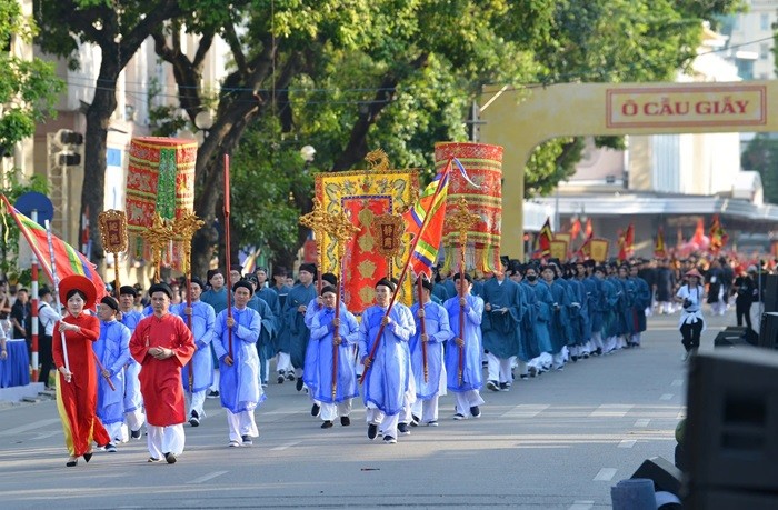Ngày hội có sự tham gia của hàng nghìn nghệ nhân, nghệ sĩ và nhân dân đại diện cho 30 quận, huyện, thị xã của Thủ đô. Ngày hội có sự tham gia của hàng nghìn nghệ nhân, nghệ sĩ và nhân dân đại diện cho 30 quận, huyện, thị xã của Thủ đô.