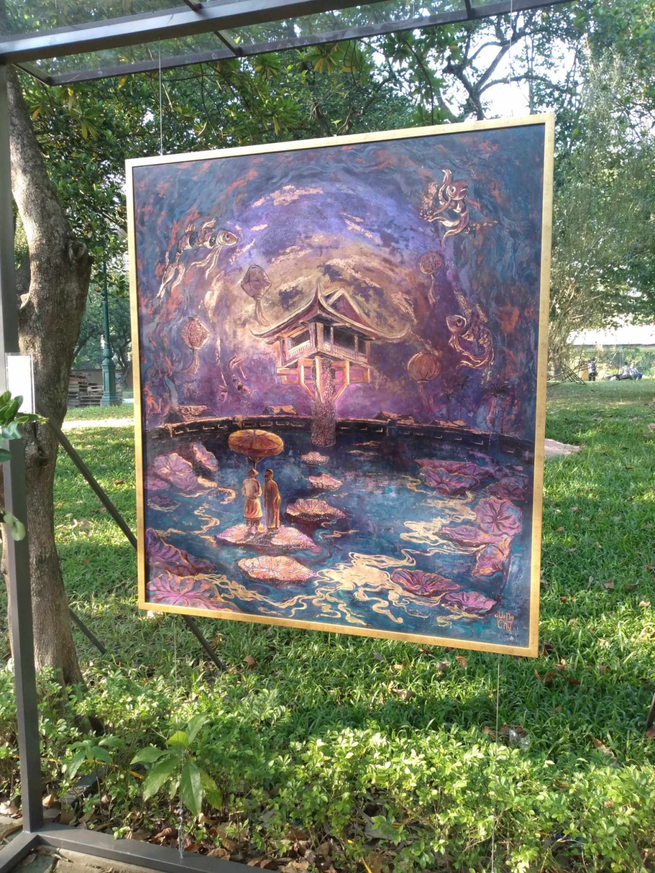 Chu Nhat Quang depicting the tranquil scenes of northern Vietnamese villages, temples, rivers, puppets and mythical creatures like dragons, phoenixes, turtles and qilin. Chu Nhat Quang depicting the tranquil scenes of northern Vietnamese villages, temples, rivers, puppets and mythical creatures like dragons, phoenixes, turtles and qilin.