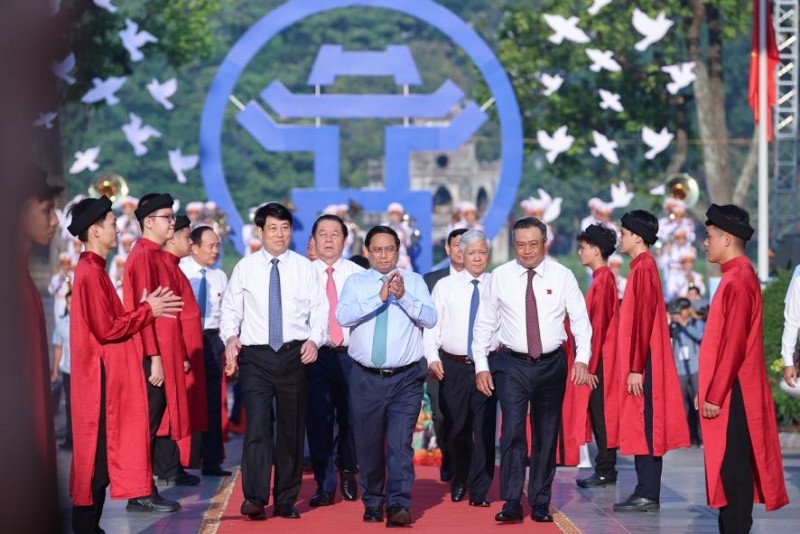 Thủ tướng Phạm Minh Chính dự chương trình Ngày hội Văn hóa vì Hòa bình do thành phố Hà Nội tổ chức nhân dịp kỷ niệm 70 năm Ngày Giải phóng Thủ đô và 25 năm Hà Nội được UNESCO trao danh hiệu Ngày hội Văn hóa vì Hòa bình: Tái hiện ký ức hào hùng của Thủ đô