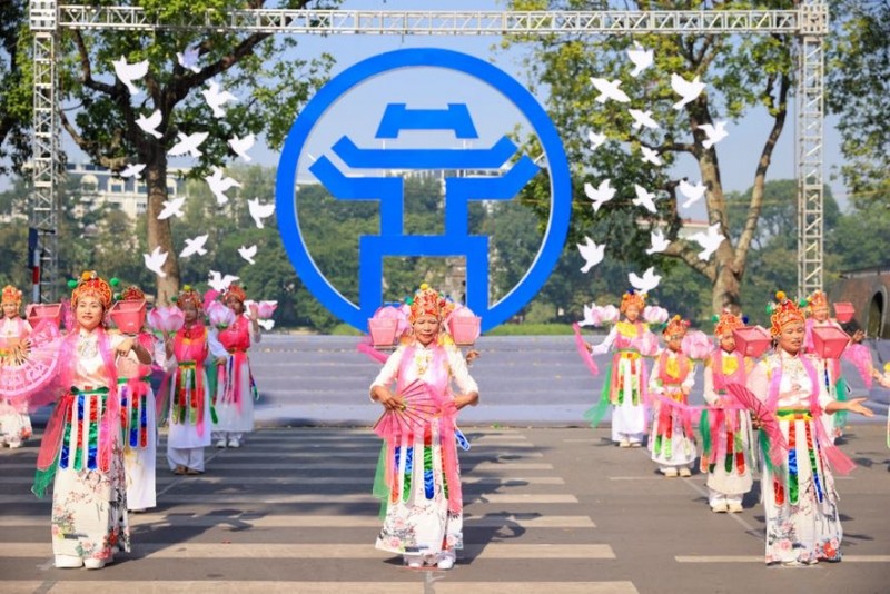 màn giới thiệu tín ngưỡng “Thờ mẫu Việt Nam”. Tín ngưỡng thờ Mẫu, cùng nghi lễ và lễ hội, với những diễn xướng vô cùng độc đáo màn giới thiệu tín ngưỡng “Thờ mẫu Việt Nam”. Tín ngưỡng thờ Mẫu, cùng nghi lễ và lễ hội, với những diễn xướng vô cùng độc đáo
