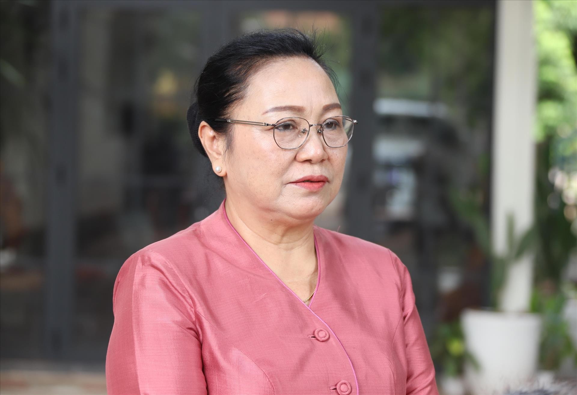 Đại sứ đặc mệnh toàn quyền nước Cộng hòa Dân chủ Nhân dân (CHDCND) Lào tại Việt Nam, bà Khamphao Ernthavanh Đại sứ đặc mệnh toàn quyền nước Cộng hòa Dân chủ Nhân dân (CHDCND) Lào tại Việt Nam, bà Khamphao Ernthavanh