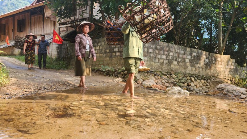 Khởi công cầu vượt lũ cho đồng bào dân tộc Thái ở huyện biên giới Tây Nghệ An Khởi công cầu vượt lũ cho đồng bào dân tộc Thái ở huyện biên giới Tây Nghệ An