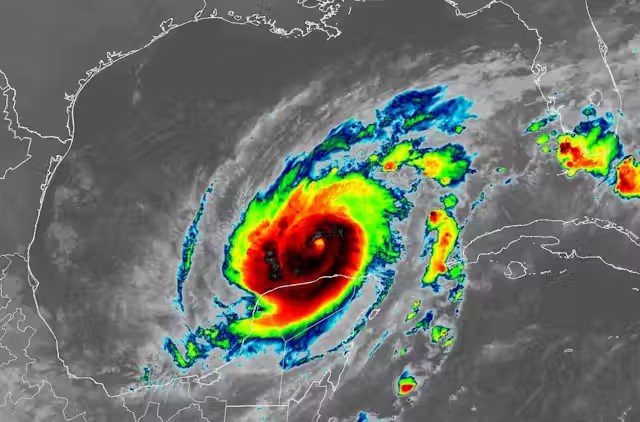 Người dân Florida (Mỹ) sẵn sàng đối phó cơn bão thế kỷ Milton 1 Người dân Florida (Mỹ) sẵn sàng đối phó cơn bão thế kỷ Milton 1