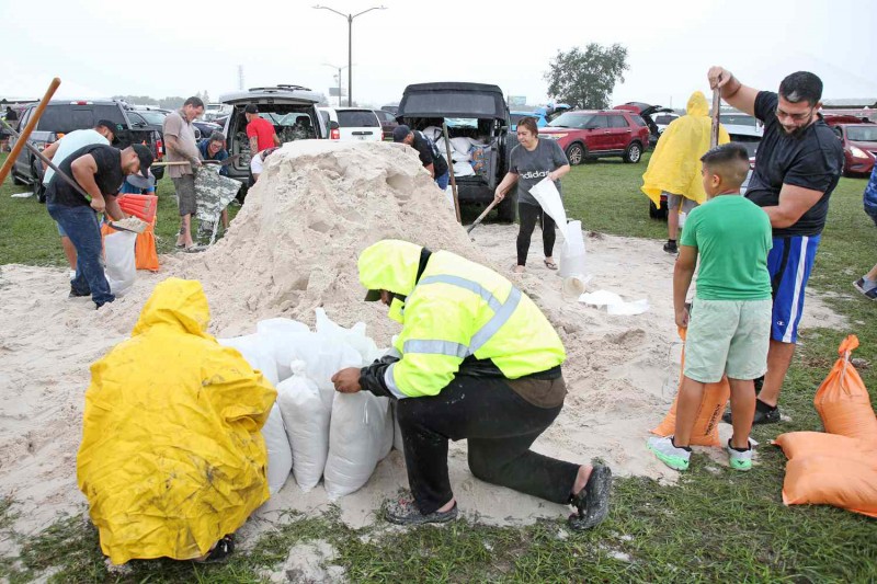 Người dân Florida (Mỹ) sẵn sàng đối phó cơn bão thế kỷ Milton 2 Người dân Florida (Mỹ) sẵn sàng đối phó cơn bão thế kỷ Milton 2