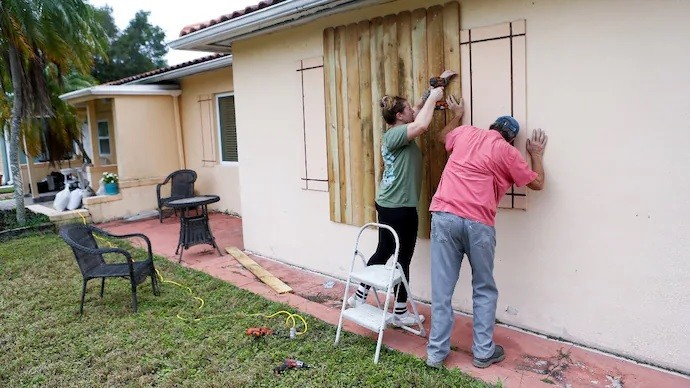 Người dân Florida (Mỹ) sẵn sàng đối phó cơn bão thế kỷ Milton 4 Người dân Florida (Mỹ) sẵn sàng đối phó cơn bão thế kỷ Milton 4