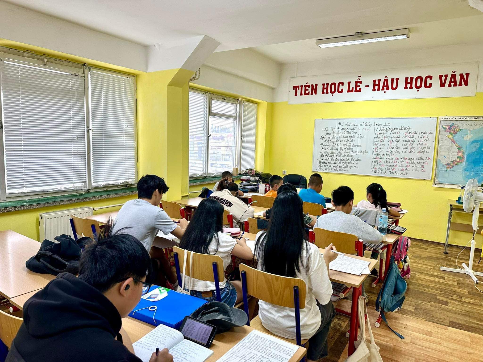 Một lớp học tiếng Việt ở Trung tâm tiếng Việt Praha (Cộng hòa Séc). (Ảnh: Nguyễn Văn Sơn) Một lớp học tiếng Việt ở Trung tâm tiếng Việt Praha (Cộng hòa Séc). (Ảnh: Nguyễn Văn Sơn)