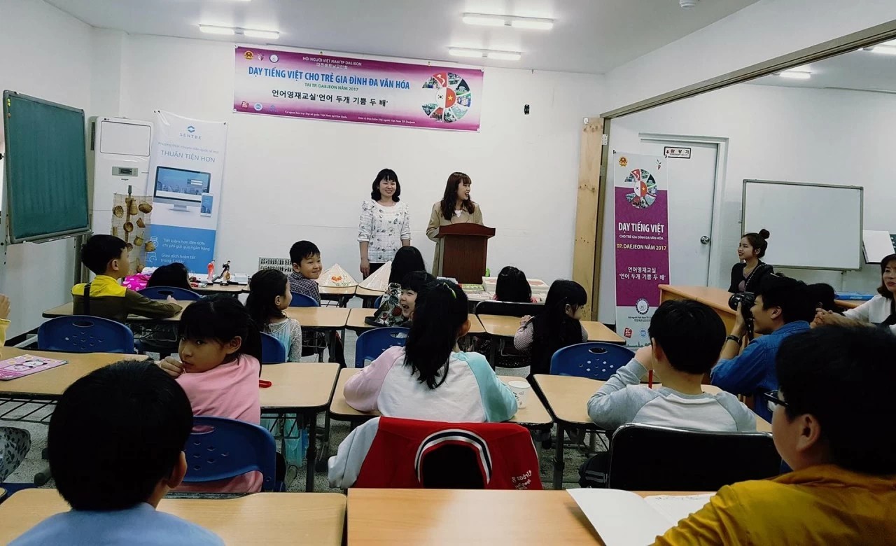 Hoạt động dạy tiếng Việt của giáo viên kiều bào tại Hàn Quốc. (Ảnh: Kim Thoa) Hoạt động dạy tiếng Việt của giáo viên kiều bào tại Hàn Quốc. (Ảnh: Kim Thoa)