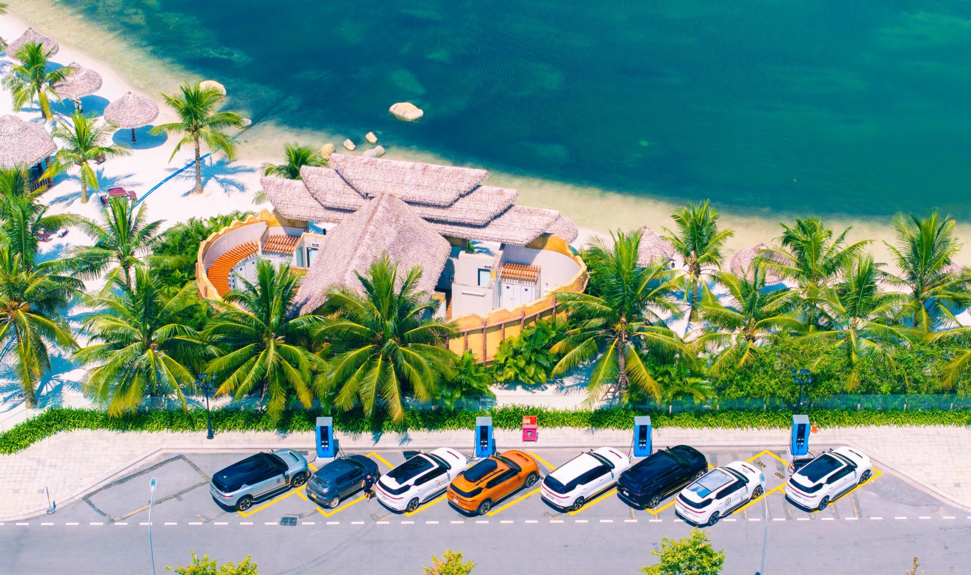 Ngắm những hình ảnh siêu ấn tượng của dàn 333 xe VinFast VF 9 trên hành trình hơn 100km Ngắm những hình ảnh siêu ấn tượng của dàn 333 xe VinFast VF 9 trên hành trình hơn 100km