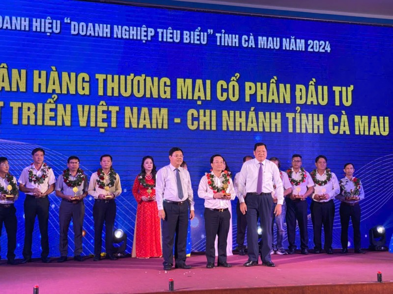 Cà Mau tập trung triển khai nhiều dự án mang tính chiến lược dài hạn để thu hút đầu tư Cà Mau tập trung triển khai nhiều dự án mang tính chiến lược dài hạn để thu hút đầu tư