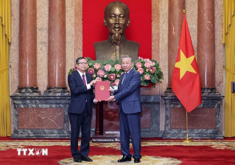 Tổng Bí thư, Chủ tịch nước trao quyết định bổ nhiệm Đại sứ Việt Nam tại các nước Tổng Bí thư, Chủ tịch nước trao quyết định bổ nhiệm Đại sứ Việt Nam tại các nước